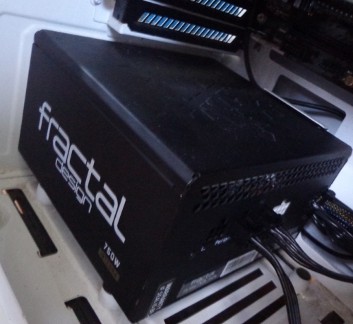 Pigiausias švedas: „Fractal Design Integra M“ 750 W apžvalga