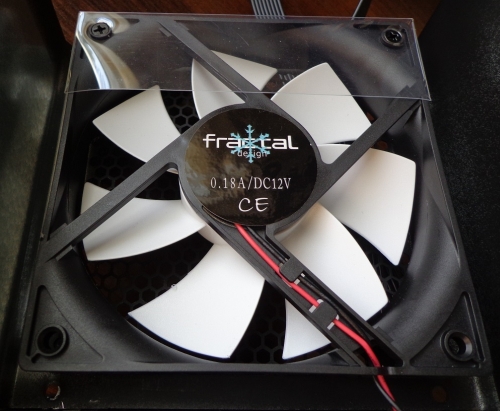 Pigiausias švedas: „Fractal Design Integra M“ 750 W apžvalga