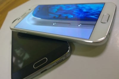 „Samsung“ liūdi: teks „derinti“ „Galaxy S6“ kainą