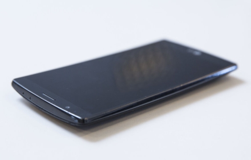 LG G4 – išlenktas telefonas su odos kvapu