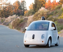 „Google“ įkūrėjas pažadėjo: automobiliais be vairuotojų važinėsite jau po 5 metų