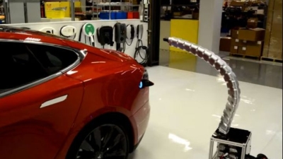 Naujasis „Tesla“ įkrovimas – tarsi iš siaubo filmų Naujasis „Tesla“ įkrovimas – tarsi iš siaubo filmų