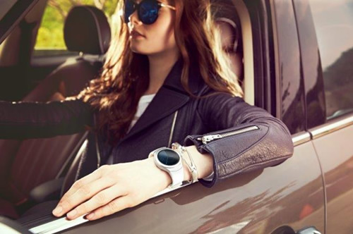 „Samsung“ pristatė apskritą išmanųjį laikrodį „Samsung Gear S2“