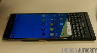 Paviešintos dar neanonsuoto „BlackBerry Venice“ su „Android“ OS nuotraukos Paviešintos dar neanonsuoto „BlackBerry Venice“ su „Android“ OS nuotraukos