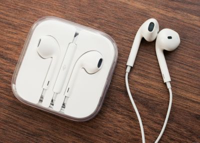 Ausinės „Earpods“ ateityje gali būti bevielės?