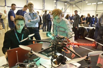Pažintis su inžinerija: nuo 3D technologijų iki tarakonų lenktynių Pažintis su inžinerija: nuo 3D technologijų iki tarakonų lenktynių