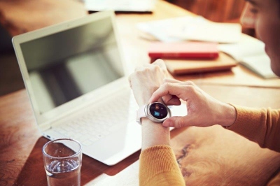 „Samsung Gear S2“ išmanusis laikrodis šiandien pasiekė Lietuvą „Samsung Gear S2“ išmanusis laikrodis šiandien pasiekė Lietuvą