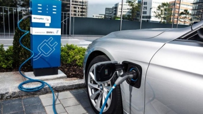 BMW ruošia hibridų arsenalą kitiems metams BMW ruošia hibridų arsenalą kitiems metams