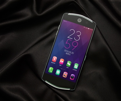 „Meitu V4“ anonsas: galinga įranga ir 21 megapikselio asmenukės „Meitu V4“ anonsas: galinga įranga ir 21 megapikselio asmenukės