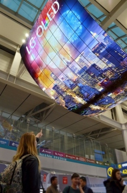 LG sukūrė didesnį nei 15 metrų įstrižainės OLED ekraną