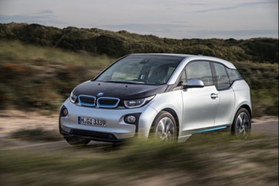 „BMW i3“ įveiks ilgesnį atstumą