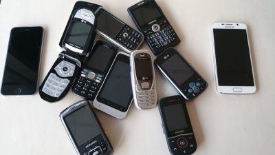 „Omnitel“ iš klientų jau surinko per 100 000 senų telefonų „Omnitel“ iš klientų jau surinko per 100 000 senų telefonų