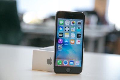 Naujaisiais „iPhone“ galbūt bus galima naudotis ir su pirštinėmis Naujaisiais „iPhone“ galbūt bus galima naudotis ir su pirštinėmis