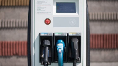 Vilniuje daugėja elektromobilių įkrovimo stotelių Vilniuje daugėja elektromobilių įkrovimo stotelių