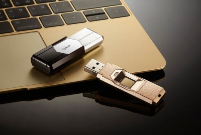 USB atmintinė „Apacer AH650“ yra aprūpinta pirštų atspaudų jutikliu USB atmintinė „Apacer AH650“ yra aprūpinta pirštų atspaudų jutikliu