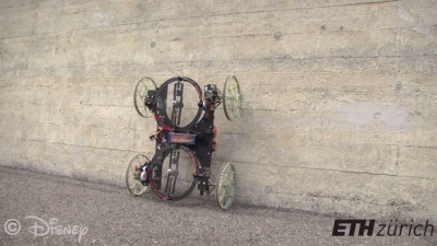 „Disney“ kuria ne tik filmus: pristatytas sienomis lipantis robotas