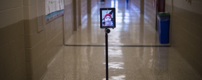 Robotas leidžia vėžiu sergančiai mergaitei tęsti mokslus Robotas leidžia vėžiu sergančiai mergaitei tęsti mokslus