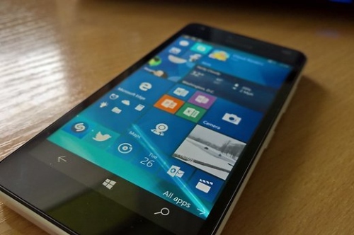 „Microsoft Lumia 550“ apžvalga: prisiminus kainą, noras skųstis praeina