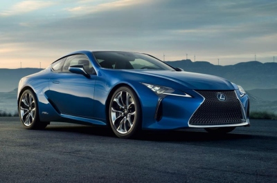 „Lexus“ atskleidė savo hibridinį kozirį „Lexus“ atskleidė savo hibridinį kozirį