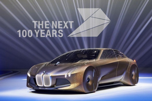 Naują šimtmetį BMW koncernas pradeda pristatydamas futuristinį automobilį Naują šimtmetį BMW koncernas pradeda pristatydamas futuristinį automobilį