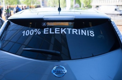 Debiutantai bandys naujausius elektromobilius ir įkrovimo infrastruktūrą Debiutantai bandys naujausius elektromobilius ir įkrovimo infrastruktūrą