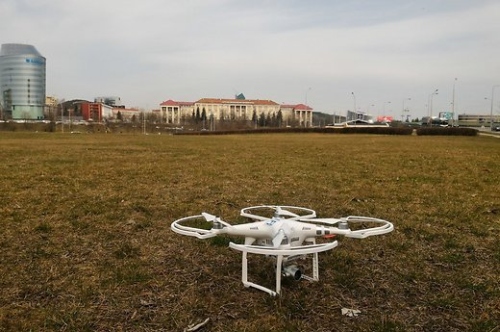 Madingų bepiločių apžvalga: lūžtantys sparnai, drebantys kadrai, grėsmė žuvėdroms