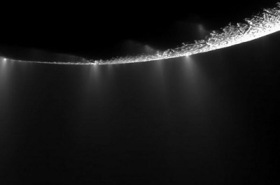 Prie Saturno aptikta keliasdešimt „svetimųjų“ ženklų Prie Saturno aptikta keliasdešimt „svetimųjų“ ženklų