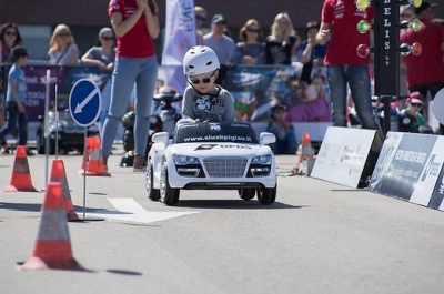 Elektromobilių lenktynių baigiamasis akordas – vaikams