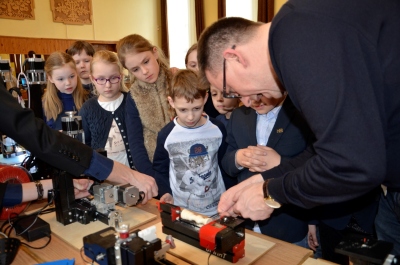 KTU Inžinerijos licėjuje – pasaulinio masto technologijų mugė „School Maker Faire“ KTU Inžinerijos licėjuje – pasaulinio masto technologijų mugė „School Maker Faire“