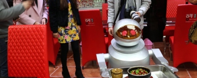 Kodėl robotai prasti padavėjai, bet geri kurjeriai? Kodėl robotai prasti padavėjai, bet geri kurjeriai?
