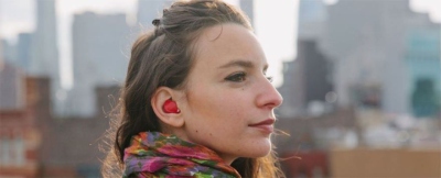 „Pilot“ – „išmanios“ ausinės, kurios verčia kalbas realiu laiku