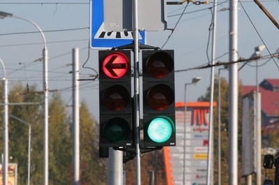Lenkijoje įrengti pirmieji „protaujantys“ mobilūs šviesoforai Lenkijoje įrengti pirmieji „protaujantys“ mobilūs šviesoforai
