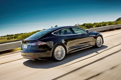 „Tesla“ pristato dvi pigesnes „Model S“ versijas „Tesla“ pristato dvi pigesnes „Model S“ versijas