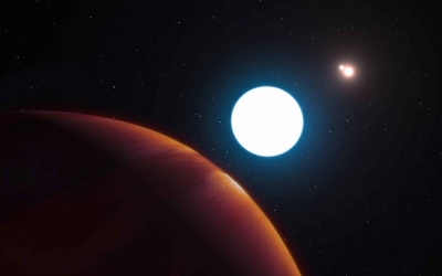 Astronomai aptiko neįprastą planetą su trimis žvaigždėmis Astronomai aptiko neįprastą planetą su trimis žvaigždėmis