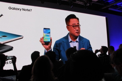 „Samsung“ pristatė vandeniui atsparų „Note 7“ su akių rainelės skaitytuvu „Samsung“ pristatė vandeniui atsparų „Note 7“ su akių rainelės skaitytuvu