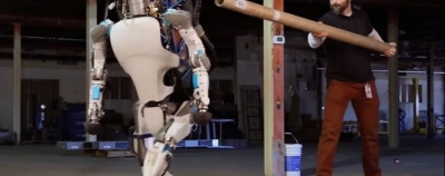 Ar verslui tikrai naudingiau, jeigu žmones pakeistų robotai? Ar verslui tikrai naudingiau, jeigu žmones pakeistų robotai?