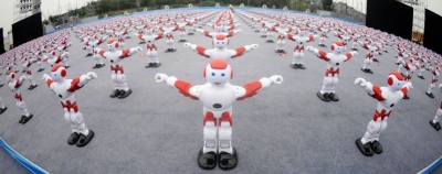 Šokantys robotai pagerino pasaulio rekordą Šokantys robotai pagerino pasaulio rekordą