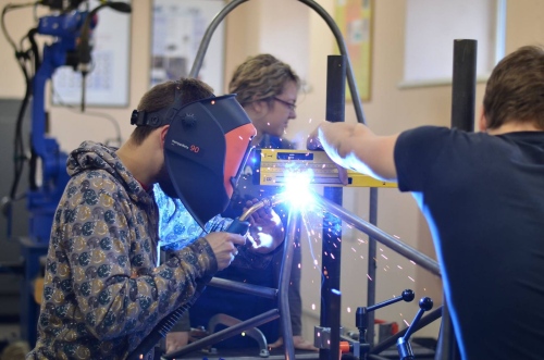 Lietuvių studentų kuriama formulė sėkmingai debiutavo tarptautinėse varžybose