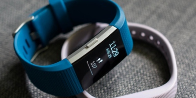 „Fitbit“ pristatė „Charge 2“ ir „Flex 2“ išmaniąsias apyrankes