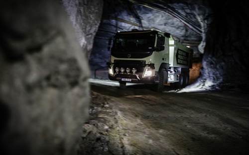 Autonominiai „Volvo“ sunkvežimiai ištremti į požeminę šachtą Autonominiai „Volvo“ sunkvežimiai ištremti į požeminę šachtą