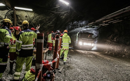 Autonominiai „Volvo“ sunkvežimiai ištremti į požeminę šachtą Autonominiai „Volvo“ sunkvežimiai ištremti į požeminę šachtą