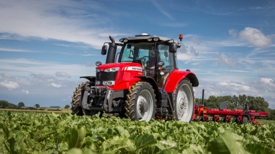 Pristatytas pirmasis pasaulyje 200 AG keturių cilindrų traktorius – MF 6718 S