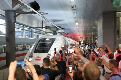 Rekordinis sandoris – už naujos kartos greituosius „Siemens“ traukinius sumokės 5,3 mlrd. eurų Rekordinis sandoris – už naujos kartos greituosius „Siemens“ traukinius sumokės 5,3 mlrd. eurų