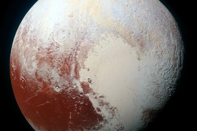 Plutone, ko gero, tyvuliuoja skysto vandens okeanas, kuris turėtų būti beprotiškai gilus