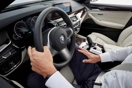 BMW pristatė septintos kartos 5 serijos sedaną