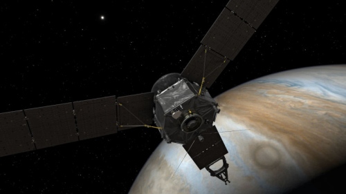 Aplink Jupiterį skriejantis zondas pradėjo keistai elgtis, NASA keičia planus