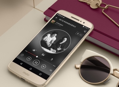 Metalinis „Moto M“ pristatytas oficialiai Metalinis „Moto M“ pristatytas oficialiai
