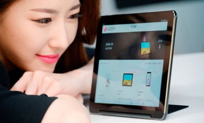 Planšetė „LG G Pad III 10.1“ gavo integruotą atramą Planšetė „LG G Pad III 10.1“ gavo integruotą atramą
