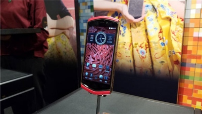 Kinai sukūrė išmanųjį telefoną su 30 MP priekine kamera Kinai sukūrė išmanųjį telefoną su 30 MP priekine kamera