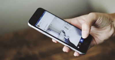 Prie interneto lietuviai dažniausiai jungiasi išmaniaisiais telefonais Prie interneto lietuviai dažniausiai jungiasi išmaniaisiais telefonais
